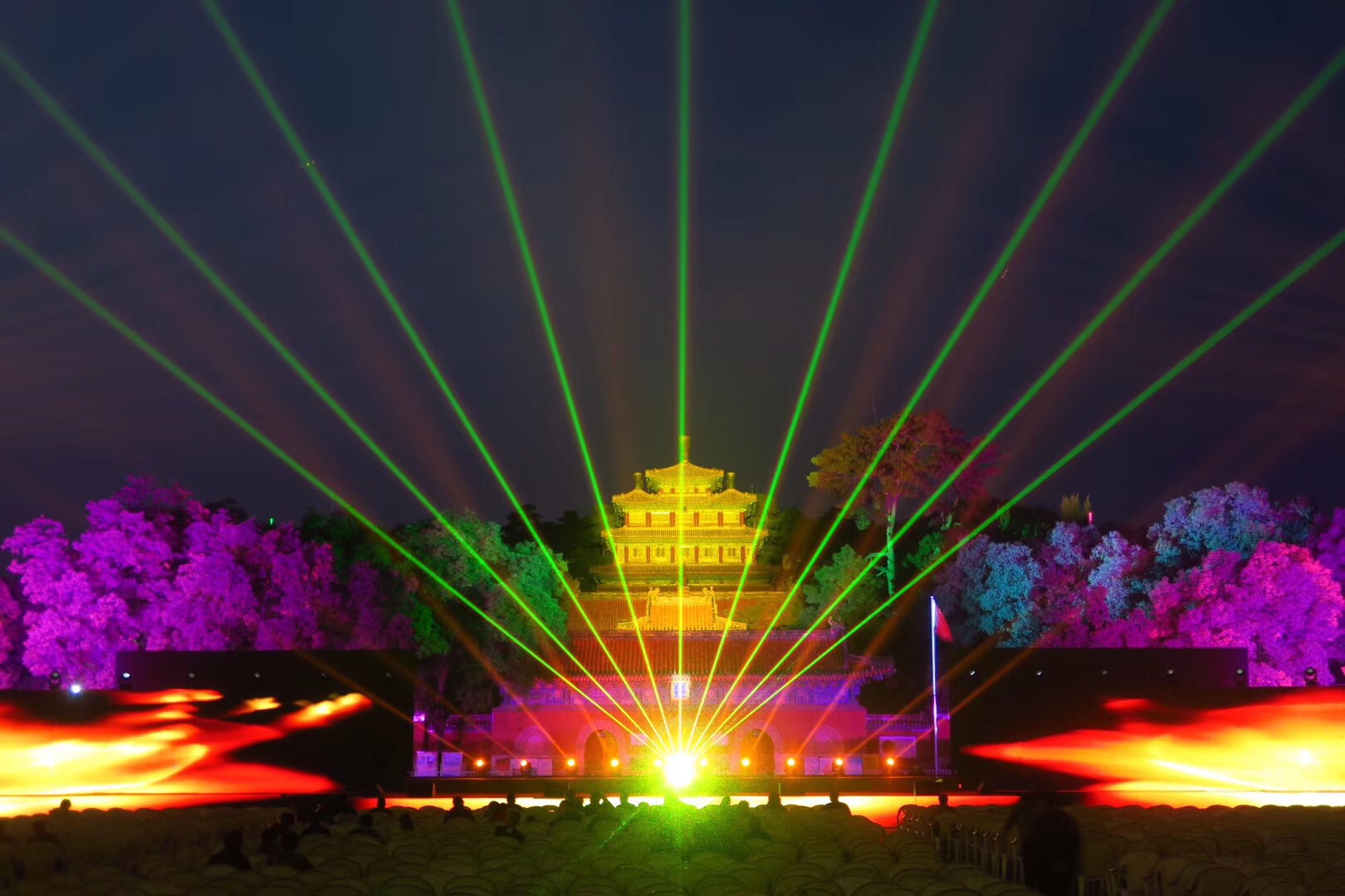 激光彩燈IEC60825-1檢測(cè):保障安全與合規(guī)性(圖1) 激光彩燈IEC60825-1檢測(cè):保障安全與合規(guī)性(圖1)